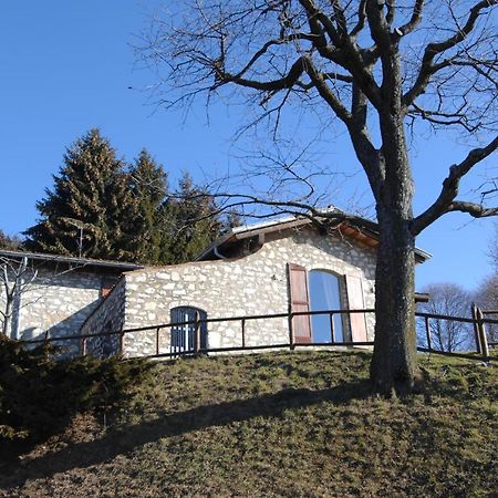 Mirabilia Acomodação com café da manhã Adrara San Rocco Exterior foto