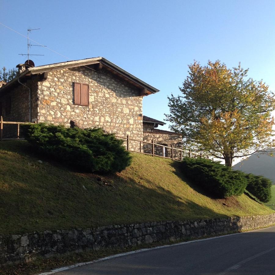 Mirabilia Acomodação com café da manhã Adrara San Rocco Exterior foto