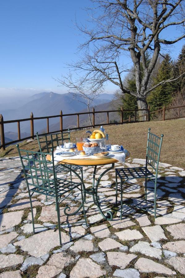 Mirabilia Acomodação com café da manhã Adrara San Rocco Exterior foto